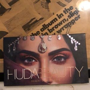 Desert Dusk HUDA Beauty Eyeshadow Palette